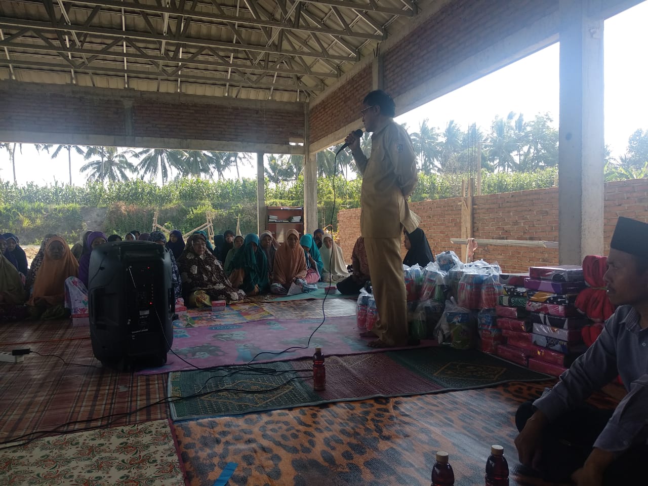 Sambutan Dari Dinas Sosial yg di sampaikan oleh Bapak Kabid Rehsos di acara Pemberian Bantuan kepada Para LANSIA dibawah pendampingan LKS LU Islahul Qolbi, Desa Bagik Nyaka Santeri, Kec. Aikmel. Lotim